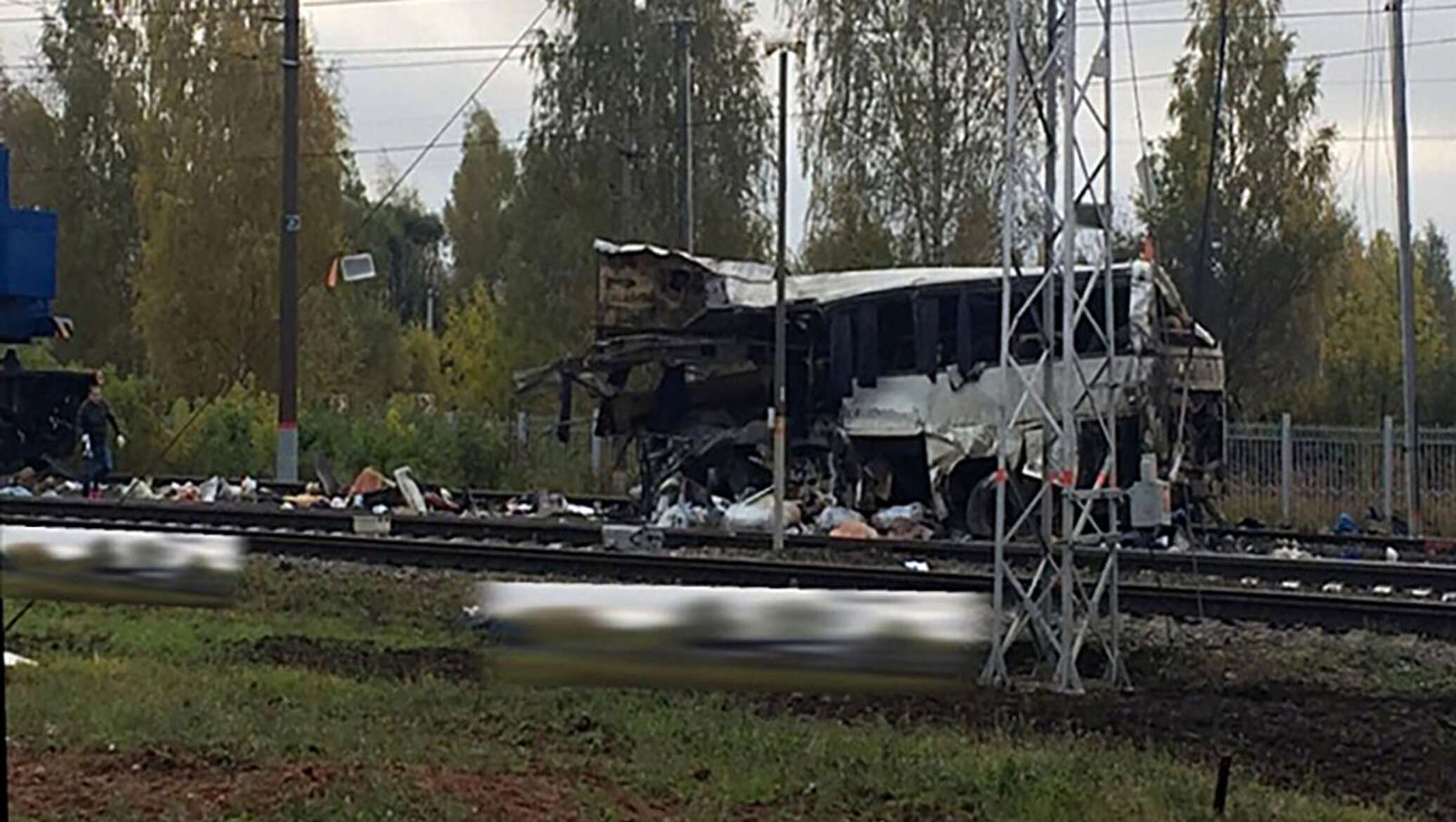 Автобус на переезде. Железнодорожная авария на станции Покров. Столкновение поезда и автобуса во Владимирской области. Столкновение поезда с автобусом. Дорожно-транспортные происшествия на железнодорожных переездах.