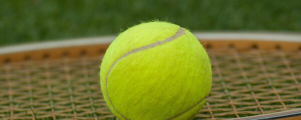 Теннисная ракетка и мяч - Sputnik Казахстан