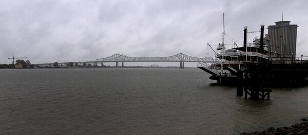 Грозовые облака видны над рекой Миссисипи, в то время как ураган Нэйт подходит к побережью Мексиканского залива - Sputnik Казахстан