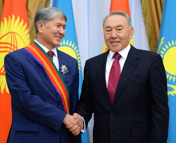 Глава государства вручил А.Атамбаеву орден Достык I степени за вклад в развитие дружбы между нашими странами - Sputnik Казахстан