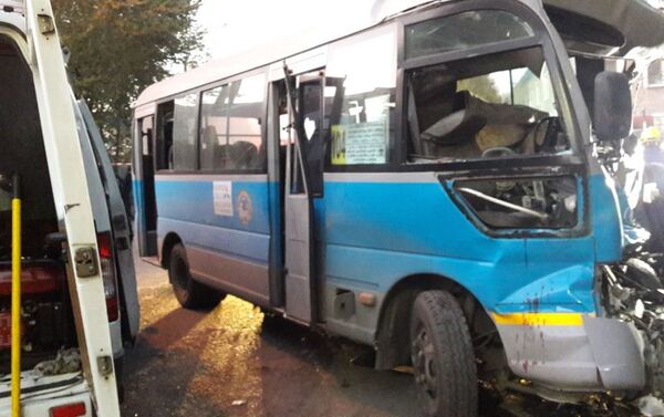 Пассажирский автобус столкнулся с МАЗом - Sputnik Казахстан