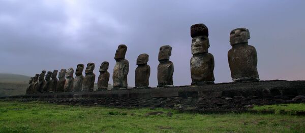 Каменные статуи на острове Пасхи - Sputnik Казахстан