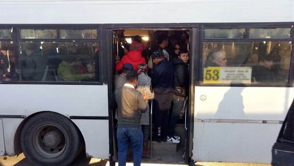 Переполненный автобус в Астане - Sputnik Казахстан