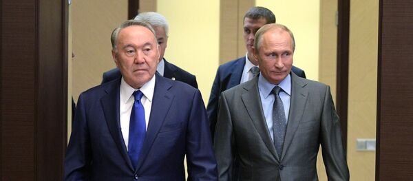 Президент Казахстана Нурсултан Назарбаев (слева) и президент РФ Владимир Путин Президент Казахстана Нурсултан Назарбаев (слева) и президент РФ Владимир Путин - Sputnik Казахстан