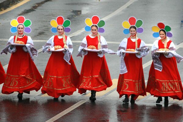 Карнавальное шествие в рамках XIX Всемирного фестиваля молодежи и студенчества - Sputnik Казахстан