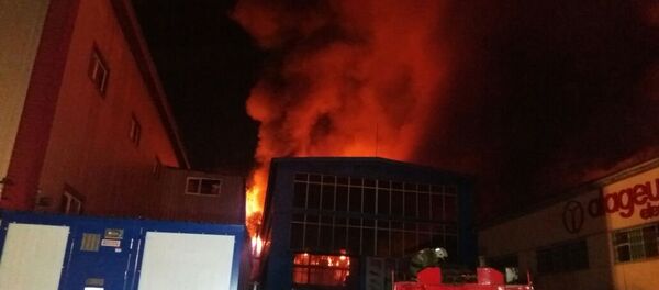 Двухэтажное офисное здание загорелось в Алматы Двухэтажное офисное здание загорелось в Алматы - Sputnik Казахстан