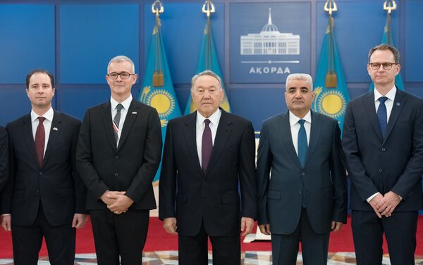 Нурсултан Назарбаев во время церемонии вручения верительных грамот - Sputnik Казахстан