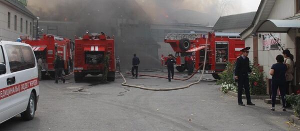 Пожарные эвакуировали 35 человек из горевшей общественой бани в Талдыкоргане - Sputnik Казахстан