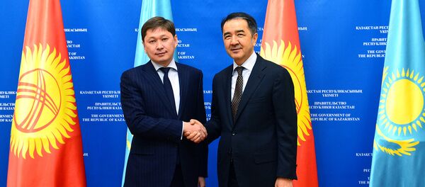 Премьер-министр РК Бакытжан Сагинтаев (справа) и премьер-министр КР Сапар Исаков Премьер-министр РК Бакытжан Сагинтаев (справа) и премьер-министр КР Сапар Исаков - Sputnik Казахстан