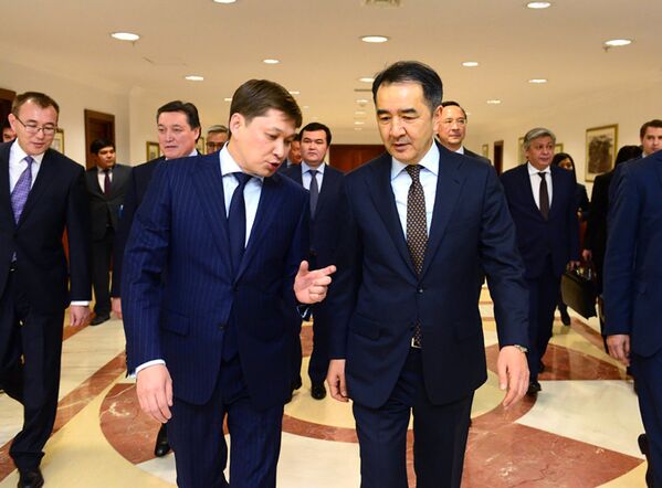 Премьер-министр РК Бакытжан Сагинтаев (справа) и премьер-министр КР Сапар Исаков - Sputnik Казахстан