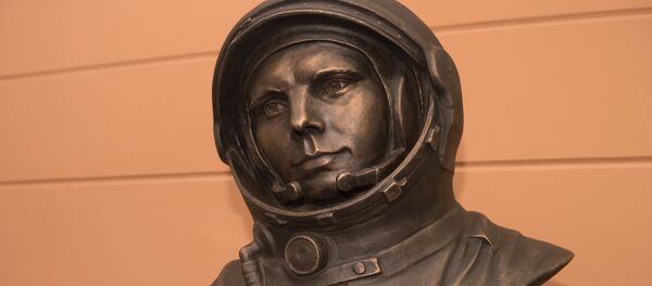 Бюст первого космонавта Юрия Гагарина установили в Астане Бюст первого космонавта Юрия Гагарина установили в Астане - Sputnik Казахстан