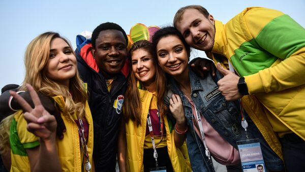 Участники Всемирного фестиваля молодежи и студентов в Сочи - Sputnik Казахстан