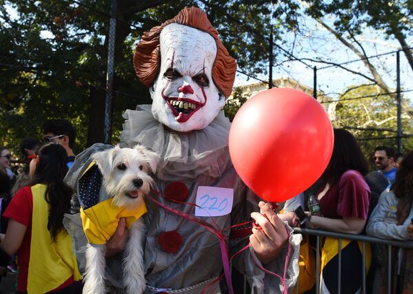 Собачий Хеллоуин-парад в Нью-Йорке - Sputnik Казахстан