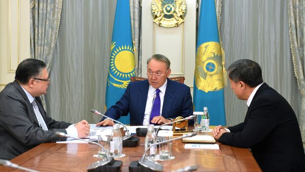 Нурсултан Назарбаев, Марат Тажин (слева), Адильбек Джаксыбеков (справа) - Sputnik Казахстан