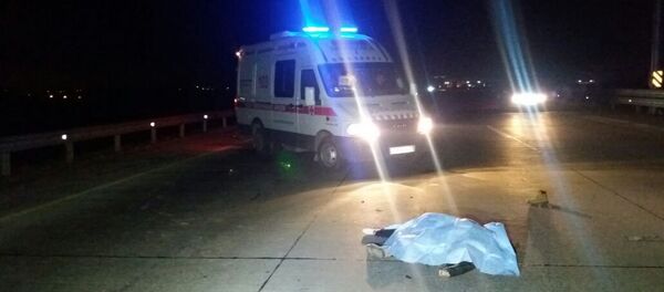 көлік қаққан әйелді тағы екі көлік басып өтті көлік қаққан әйелді тағы екі көлік басып өтті - Sputnik Қазақстан