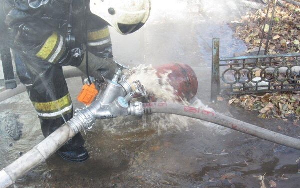 Возгорание дома из-за взрыва газового баллона в Семее - Sputnik Казахстан