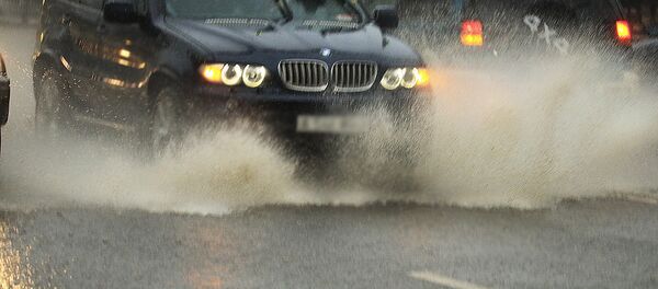 Автомобиль едет на высокой скорости, архивное фото - Sputnik Казахстан