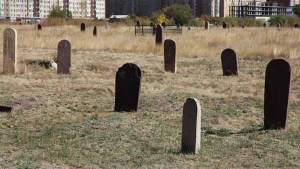 Захоронения на мусульманском кладбище Караоткель в Астане - Sputnik Казахстан