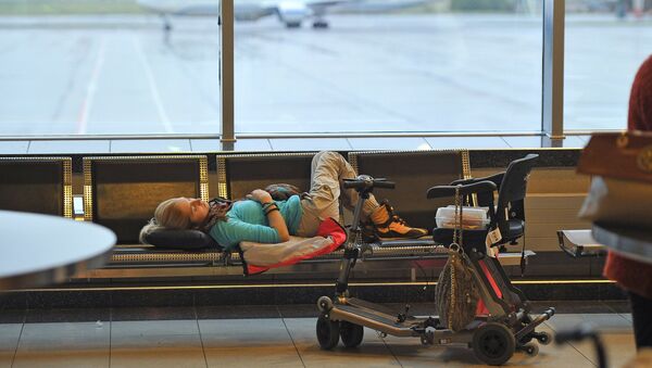 Люди с ограниченными возможностями в аэропорту, архивное фото - Sputnik Казахстан