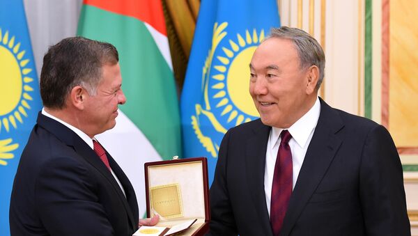 Президент РК Нурсултан Назарбаев вручил премию королю Иордании Абдалле II - Sputnik Казахстан