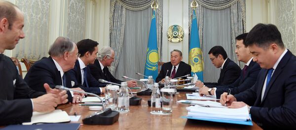 Нурсултан Назарбаев и руководство компании Rothschild & Co Нурсултан Назарбаев и руководство компании Rothschild & Co - Sputnik Казахстан