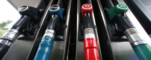 Работа автозаправочной станции, архивное фото - Sputnik Казахстан