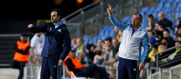 Главный тренер ФК Астана Станимир Стойлов (справа) - Sputnik Казахстан