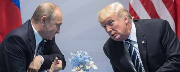 Президент РФ Владимир Путин и президент США Дональд Трамп (справа), архивное фото - Sputnik Казахстан