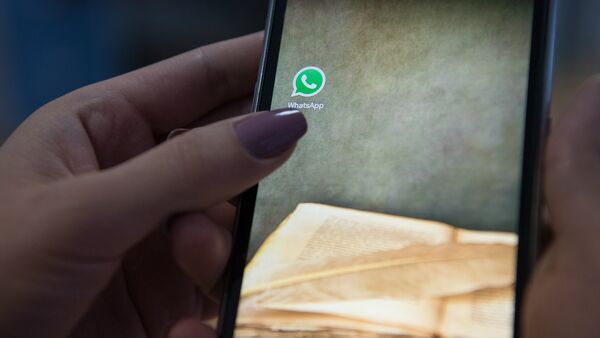 Приложение WhatsApp на экране мобильного телефона - Sputnik Казахстан