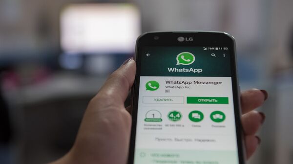 Приложение WhatsApp на экране мобильного телефона - Sputnik Қазақстан