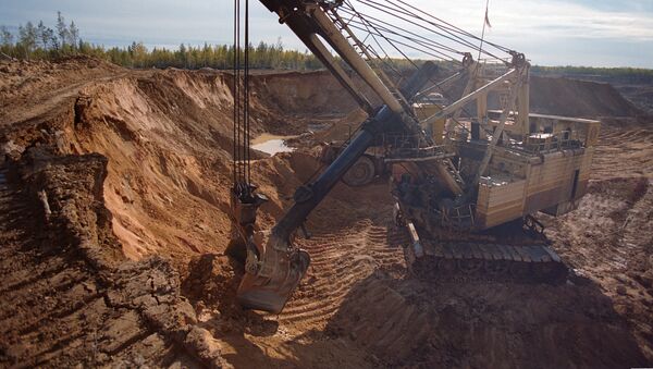 Добыча золотосодержащей руды, архивное фото - Sputnik Казахстан