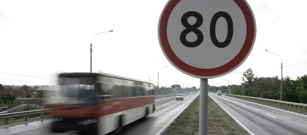 Трассадағы автобус, архив суреті - Sputnik Қазақстан