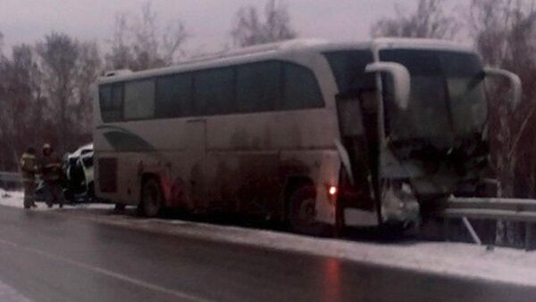 Өскемен – Новосібір рейсін орындаған автобус,  жол апаты болған жер - Sputnik Қазақстан