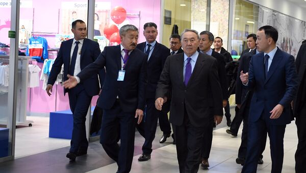Нурсултан Назарбаев посетил торгово-развлекательный центр Kostanay Plaza - Sputnik Казахстан