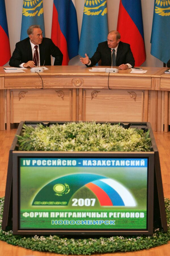 Президент РФ В.Путин принял участие в IV Форуме руководителей приграничных регионов России и Казахстана - Sputnik Казахстан