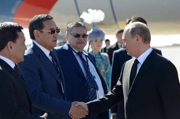 В.Путин прибыл в Казахстан для участия в форуме межрегионального сотрудничества России и Казахстана. - Sputnik Казахстан