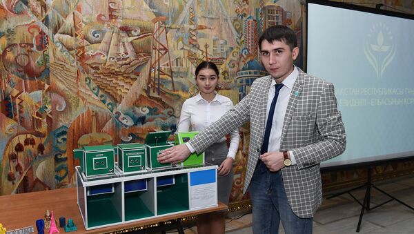 Студенты из Астаны разработали умную мусорку стоимостью 7 миллионов - Sputnik Казахстан