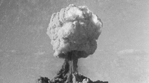 Атомный взрыв, архивное фото - Sputnik Казахстан