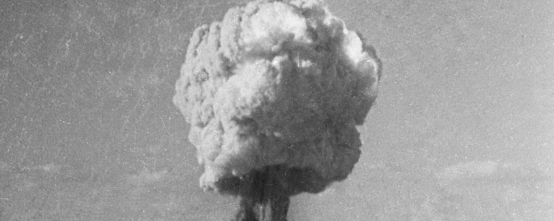 Атомный взрыв, архивное фото  - Sputnik Казахстан, 1920, 10.03.2021