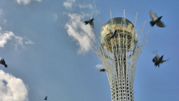 Голуби у монумента Байтерек в Астане, архивное фото - Sputnik Казахстан