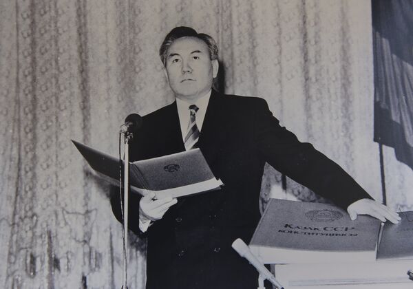 Нурсултан Назарбаев, инаугурация 10 декабря 1991 года - Sputnik Қазақстан