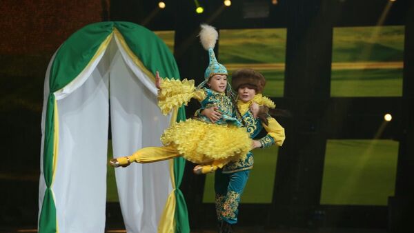 Амиль и Радха на сцене - Sputnik Казахстан
