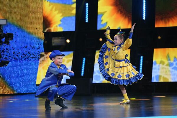 Амиль и Радха на сцене - Sputnik Казахстан