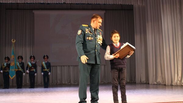 Имран Багдат спас маленького мальчика - Sputnik Казахстан