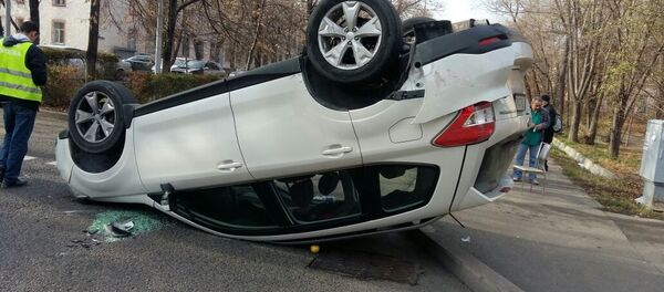 Субару перевернулся на пересечении улиц Манаса и Бухар Жырау Субару перевернулся на пересечении улиц Манаса и Бухар Жырау - Sputnik Казахстан