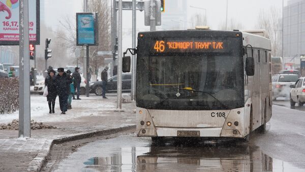 Автобус на остановке - Sputnik Казахстан