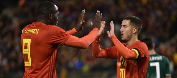 Игроки сборной Бельгии Ромелу Лукаку и Эден Азар (слева направо) - Sputnik Казахстан