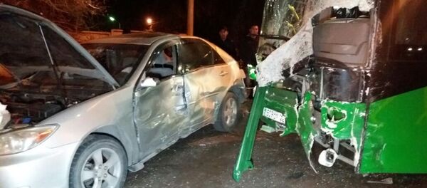 Toyota автобуспен соқтығысты Toyota автобуспен соқтығысты - Sputnik Қазақстан