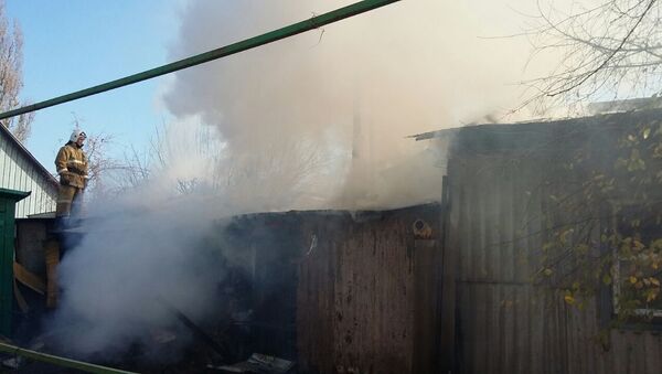 Возгорание частного дома и хозпостроек на ул. Кондратовича - Sputnik Казахстан