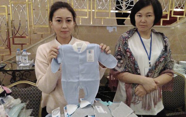 Астанчанка Мадина Жуманова открыла в Астане цех по пошиву детской одежды Bon Bebe, в том числе для недоношенных малышей - Sputnik Казахстан